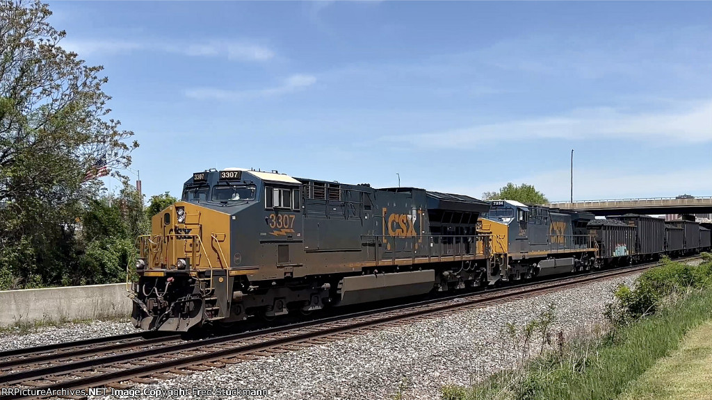 CSX 3307 leads it off with B157.